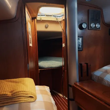 Downtown Sailboat - Vega 1 Bådhotel