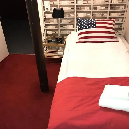 里瑟伯格巴肯维京酒店 船屋 3*