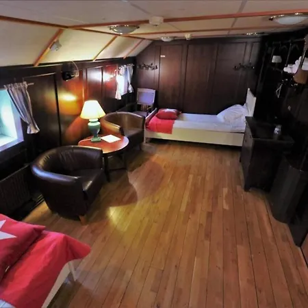 Barken Viking Båthotell 3*