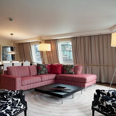 Elite Plaza Hotel 4*