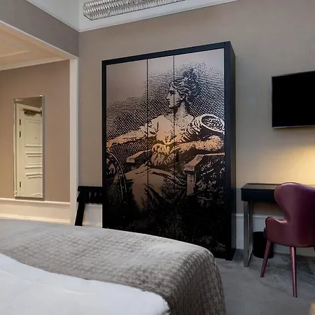 Elite Plaza Hotel 4*