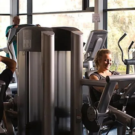 Downtown In - Free Parking Apartment