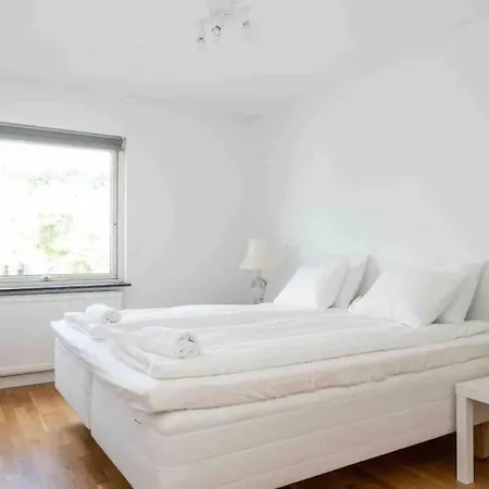White & Bright Apartment *