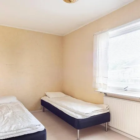 Homestay By The Bay In A Shared Gothenburg