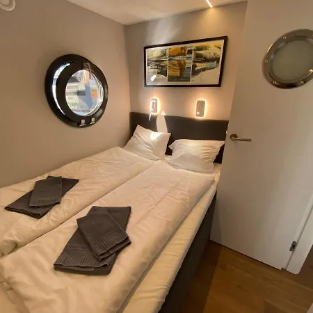 Kungsviken - Hausboot Im Herzen Von Botel *