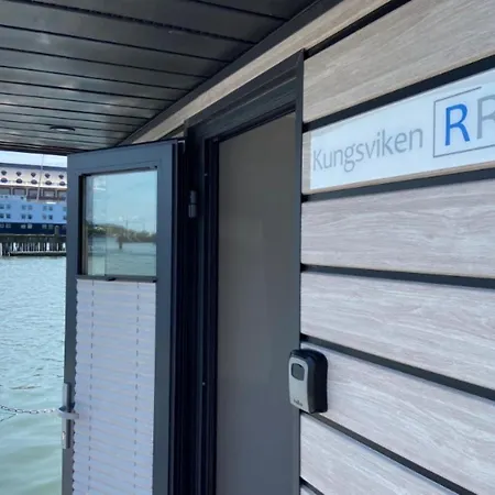 Kungsviken - Hausboot Im Herzen Von Botel Göteborg