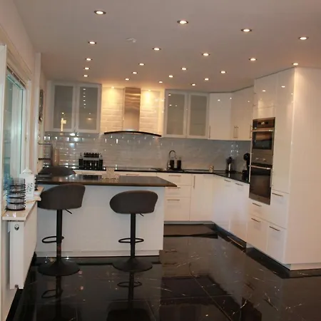 Between The Trees Villa