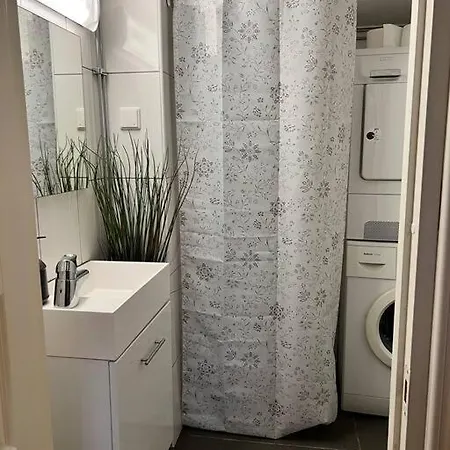 Kaellarlaegenhet Oergryte Apartment