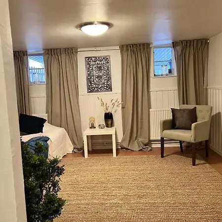 Apartment Kaellarlaegenhet Oergryte