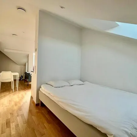 公寓 Cozy Private Terrace Flat In