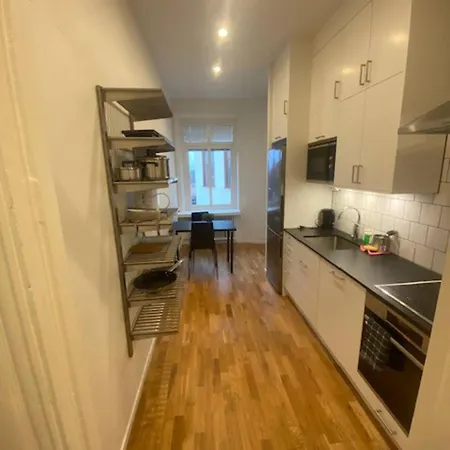 Modern In Lovely Part Of The City *