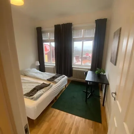 Modern In Lovely Part Of The City Daire