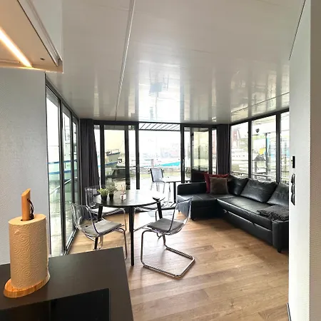 ספינת מלון La Mare 3*