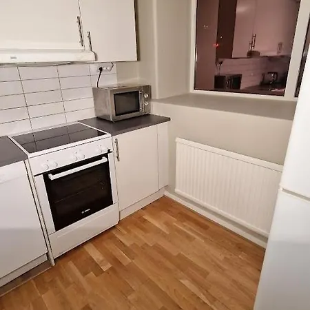 Mysigt Stadsoas: En Modern Laegenhet Med 2 Sovrum Gothenburg