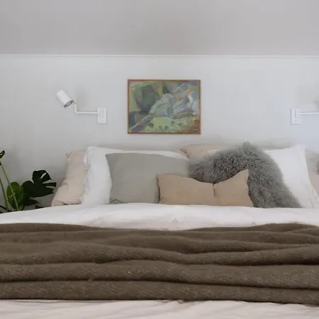 Retreat For 6 Guests Hotel