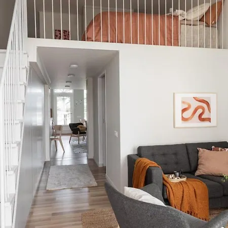 Retreat For 6 Guests