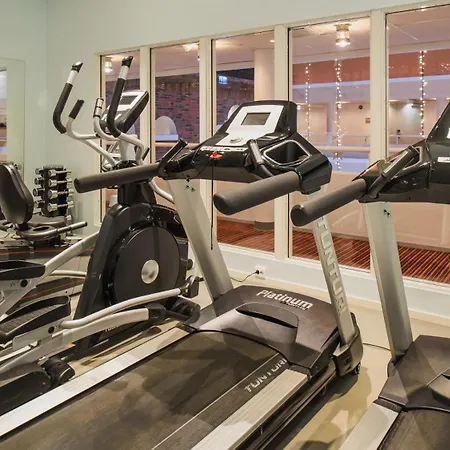 Quality Waterfront فندق