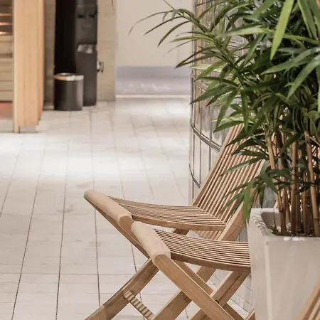 Quality Waterfront Hotel 4*