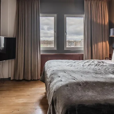 Quality Waterfront Hotel 4*