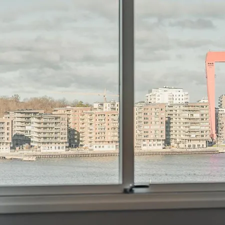 Hotel Quality Waterfront 4*