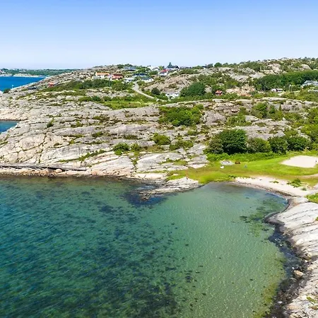 By The Bay In A Shared Homestay *