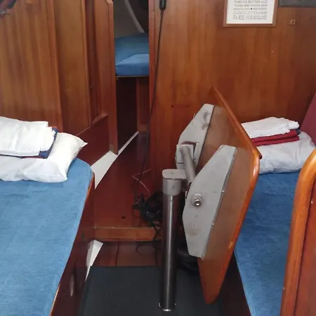 Botel Downtown Sailboat - Vega 2 Gothenburg