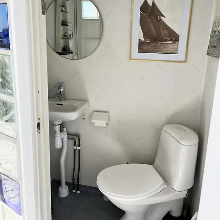 Дом отдыха Unique Holiday On Langholmen In Gothenburgs Western Archipelago Гётеборг
