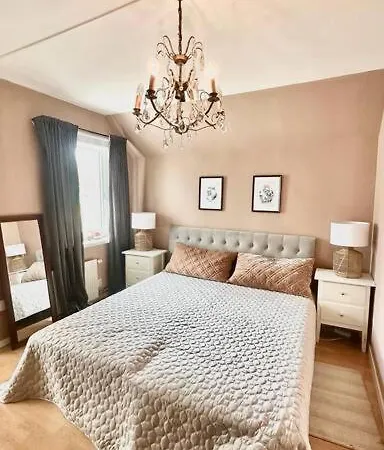 Lyxig Vaning I Apartment