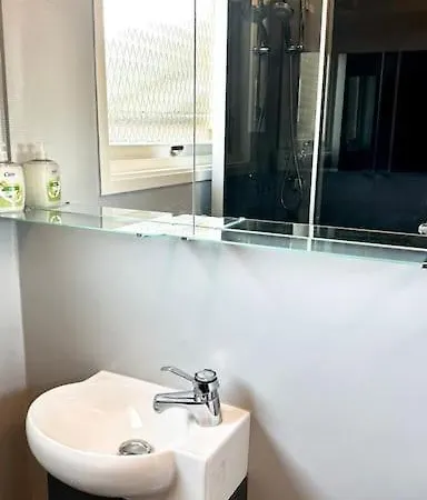Familjevaenlig Nyrenoverad Vaning Apartment *
