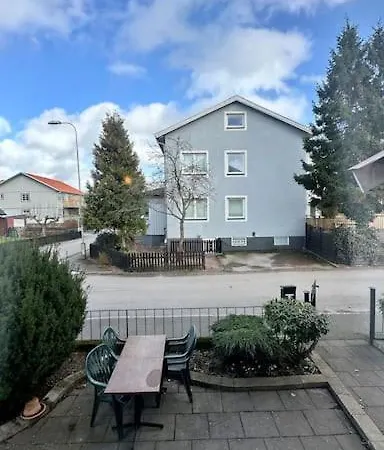 Familjevaenlig Nyrenoverad Vaning * Γκέτεμποργκ