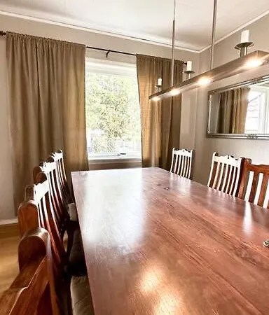 Familjevaenlig Nyrenoverad Vaning Apartment