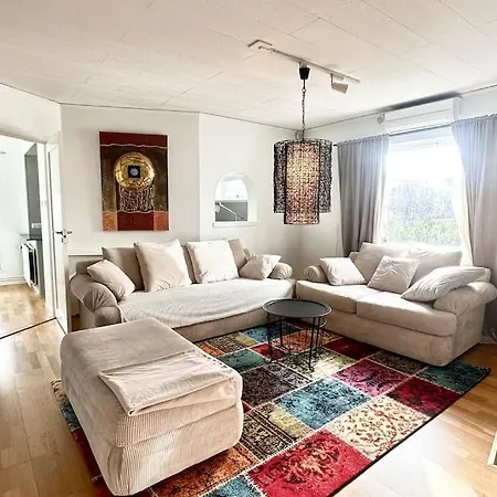 Familjevaenlig Nyrenoverad Vaning Apartment