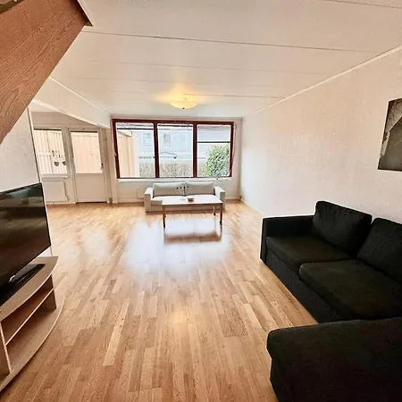 Familjevaenligt Stort Hus *
