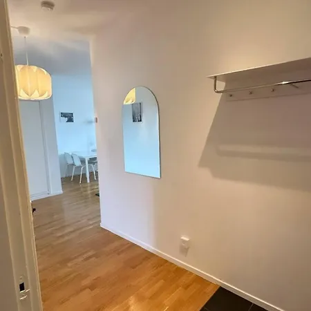 Luxurious And Spacious Apartment *