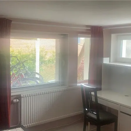 Quarto em Acomodações Particulares Stort Med Kok, Stort Badrum Och Gratis Parkering *