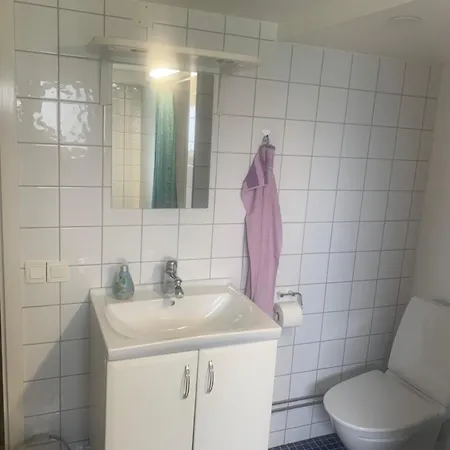 Homestay Stort Med Kok, Stort Badrum Och Gratis Parkering