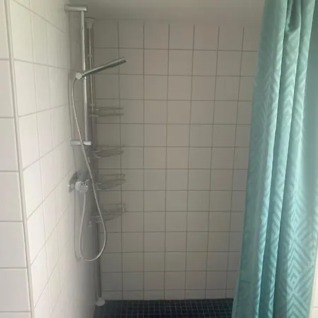 Homestay Stort Med Kok, Stort Badrum Och Gratis Parkering *