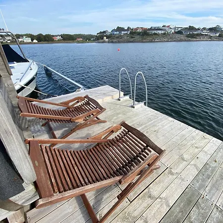 By The Bay In A Shared Homestay Gothenburg