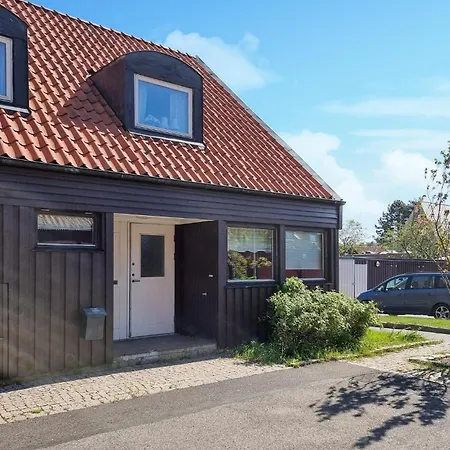 3 Bedroom Cozy In Vaestra Froelunda * Гётеборг