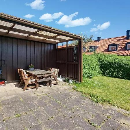 3 Bedroom Cozy In Vaestra Froelunda Holiday home *