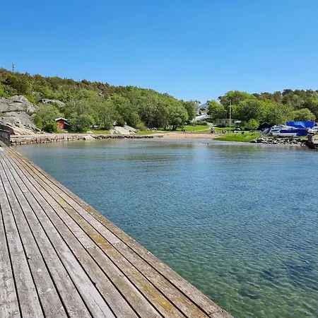 Дом отдыха 3 Bedroom Cozy In Vaestra Froelunda Гётеборг