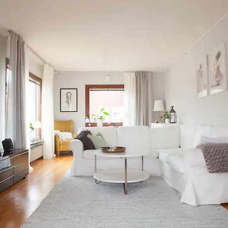 With Pool Close To Villa Gothenburg