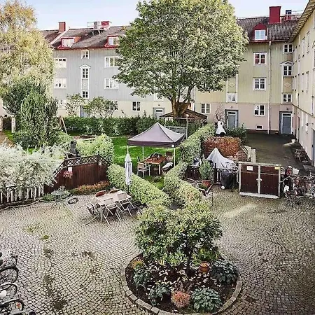Rymlig Och Modern Lagenhet I Lugnt Lage Lejlighed