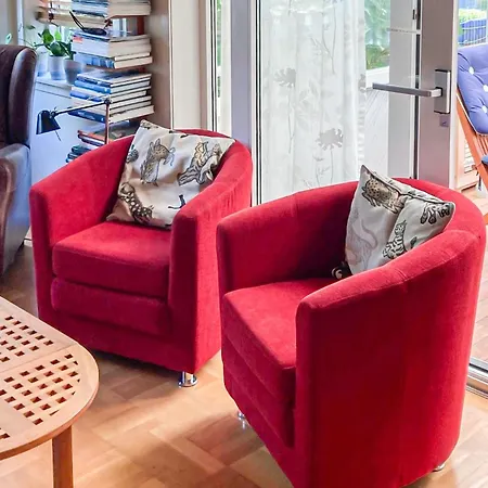 Nice Home In Vaestra Froelunda With Wifi 度假居