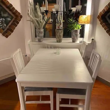 Trevligt Radhus Med Naerhet Till Och Hav *