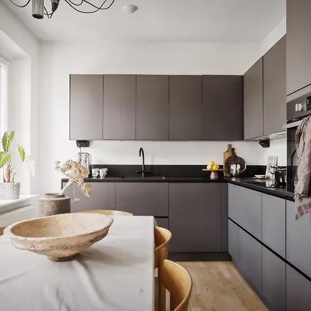 En Sekelskifteslaegenhet Med Grym Utsikt I Centrala Appartement