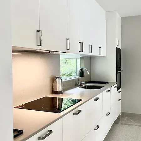 Big House For Workers & Familys Near Volvo 아파트