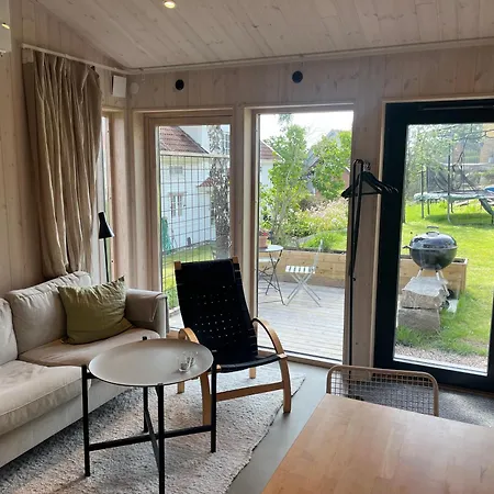 Mysigt Attefallshus Med Naerhet Och Hav Daire