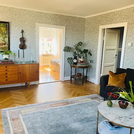 In House With View And Free Parking *