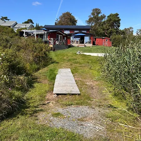 Vakantiehuis Backstugan - Litet Hus Med Storslaget Laege
